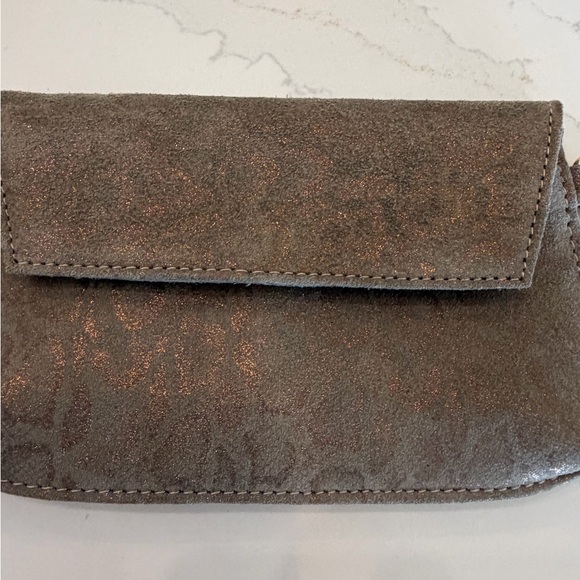 Anthropologie Beige Wristlet with Metallic Snakeskin Print - Picture 4 of 6